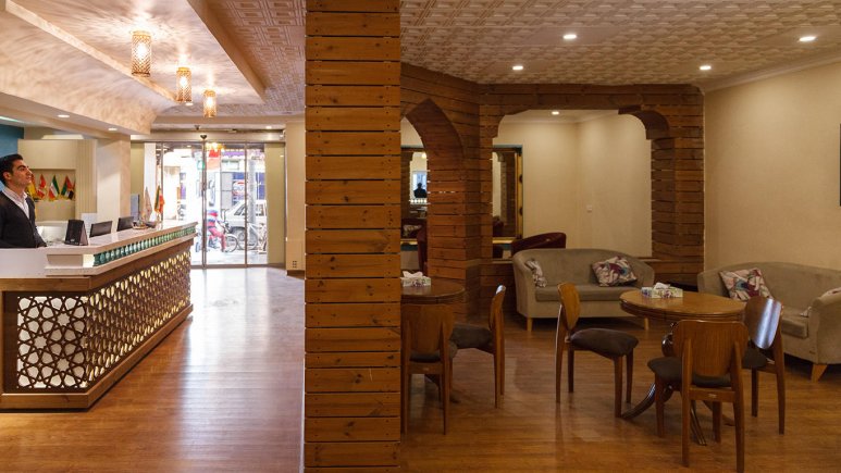 فضای لابی 1 هتل لطفعلی خان شیراز